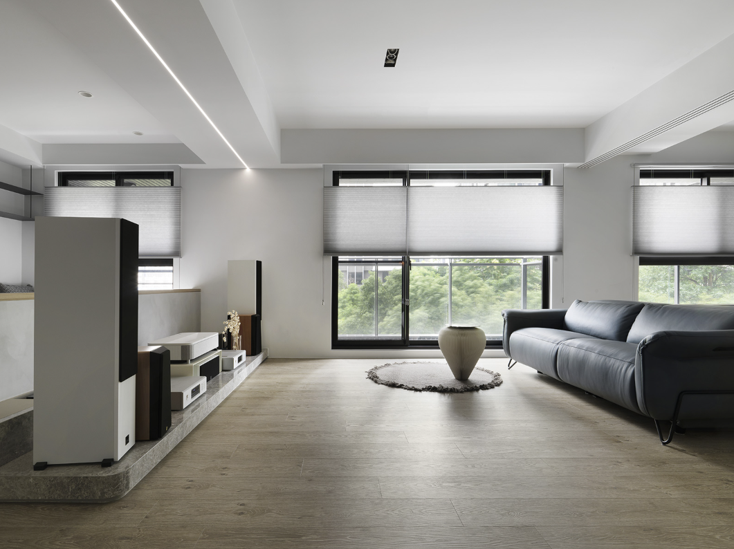 Hunter Douglas 風琴簾實景案例－白底青⁠