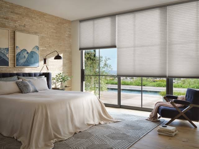 Hunter Douglas PowerView 電動風琴簾